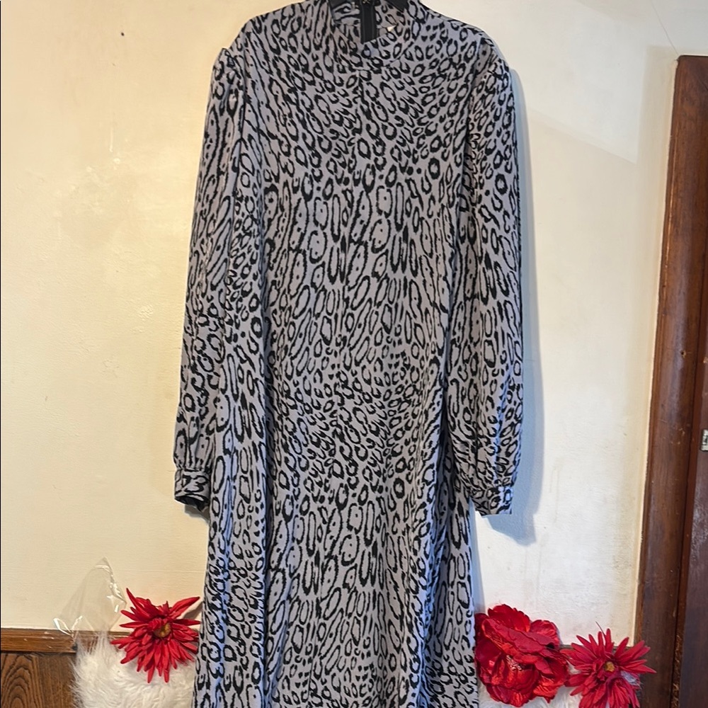 Black and White Sheath Dress with Bishop Sleeves
